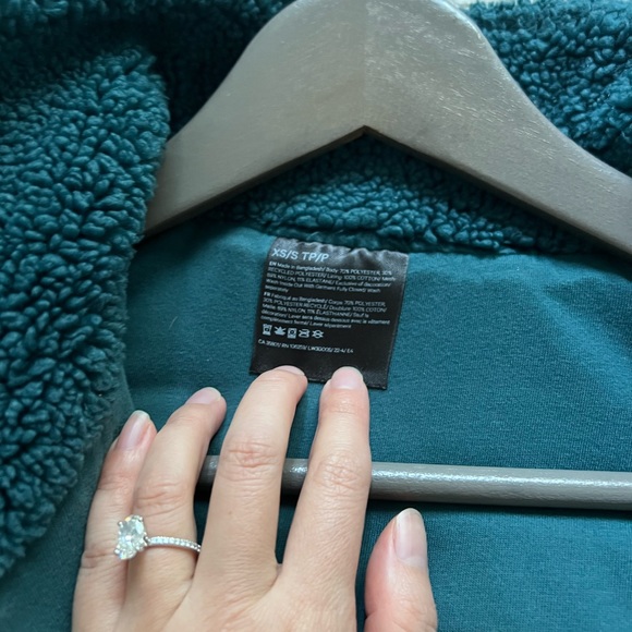 Lululemon Scuba Oversized Cropped Fleece Funnel Neck - Picture 9 of 10